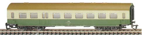 4-axle rebuild coach Dbghswe with railroad stuff compartment<br /><a href='images/pictures/Tillig/13602.jpg' target='_blank'>Full size image</a>